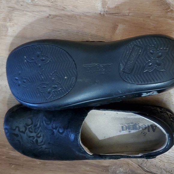 Shoes - Picture 3 of 3